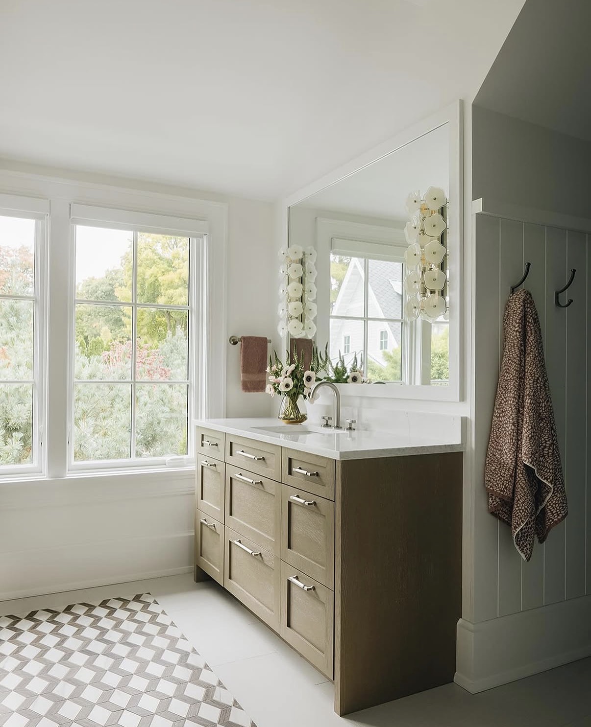 Lakeside Retreat project image 7